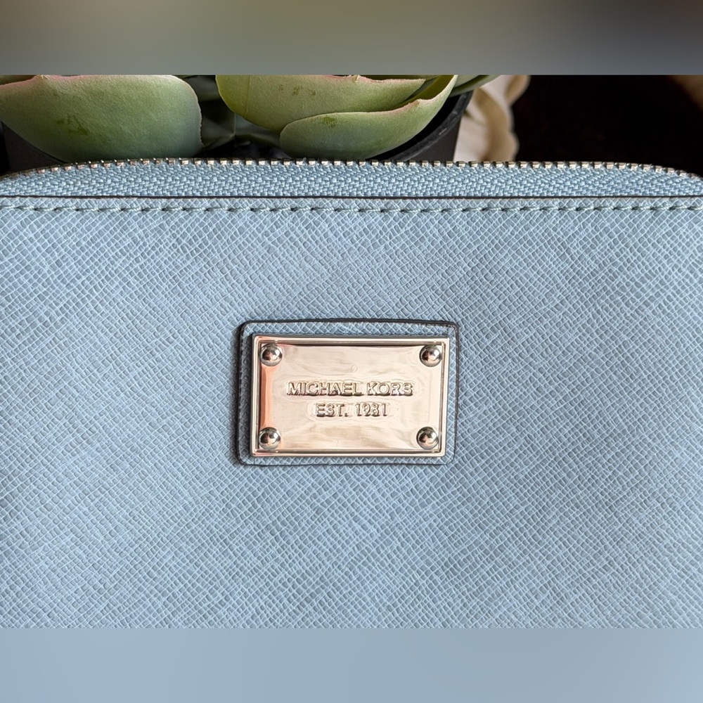 Michael Kors Light Blue Accordion Saffiano Crosshatch Leather Wallet Wristlet - Picture 3 of 9